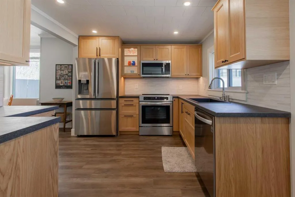 133 14 Street N