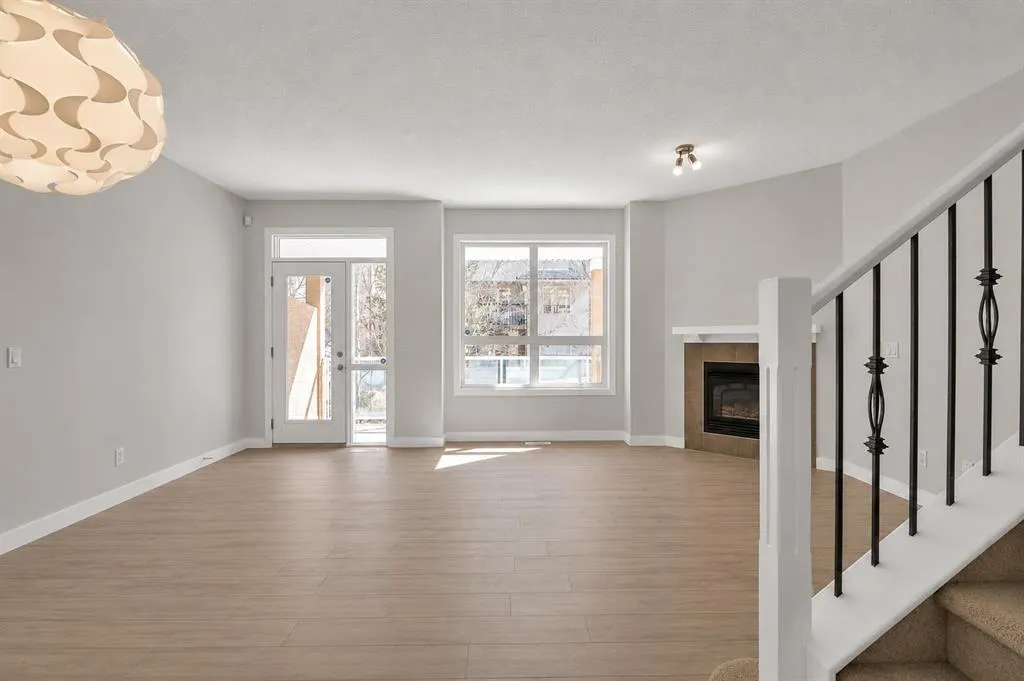 34 Royal Manor NW