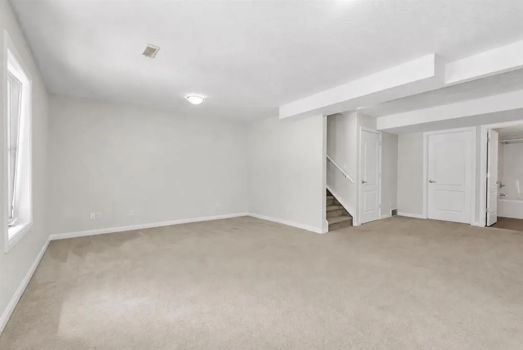 34 Royal Manor NW