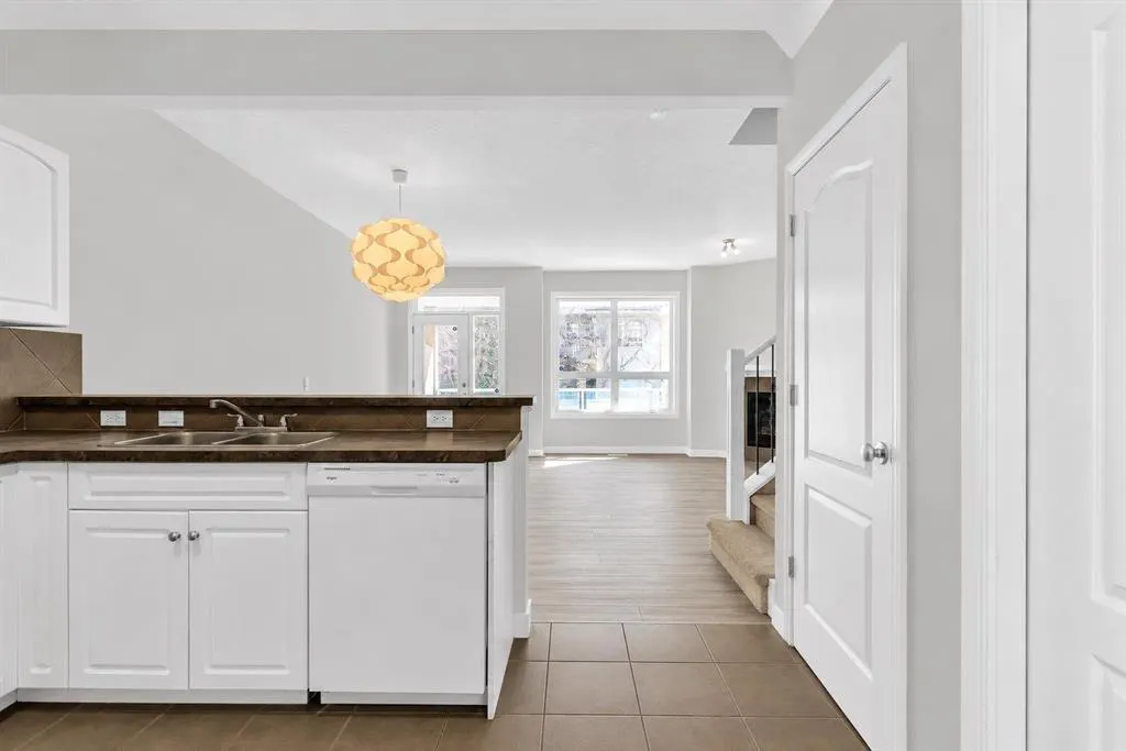 34 Royal Manor NW