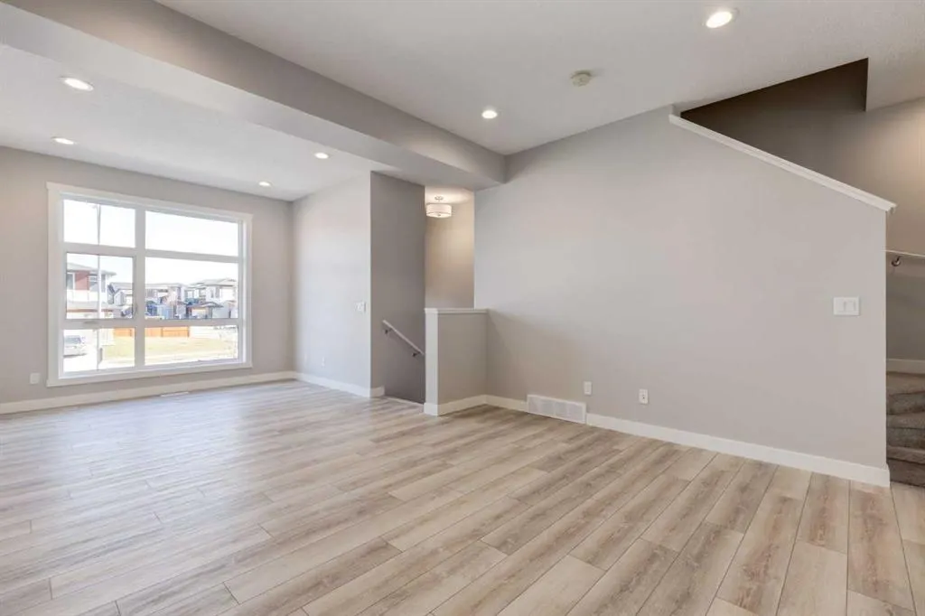 156 Walden Lane SE