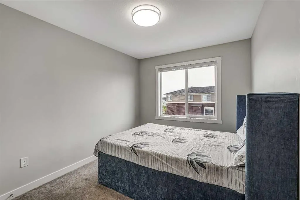 349 Corner Meadows Way NE