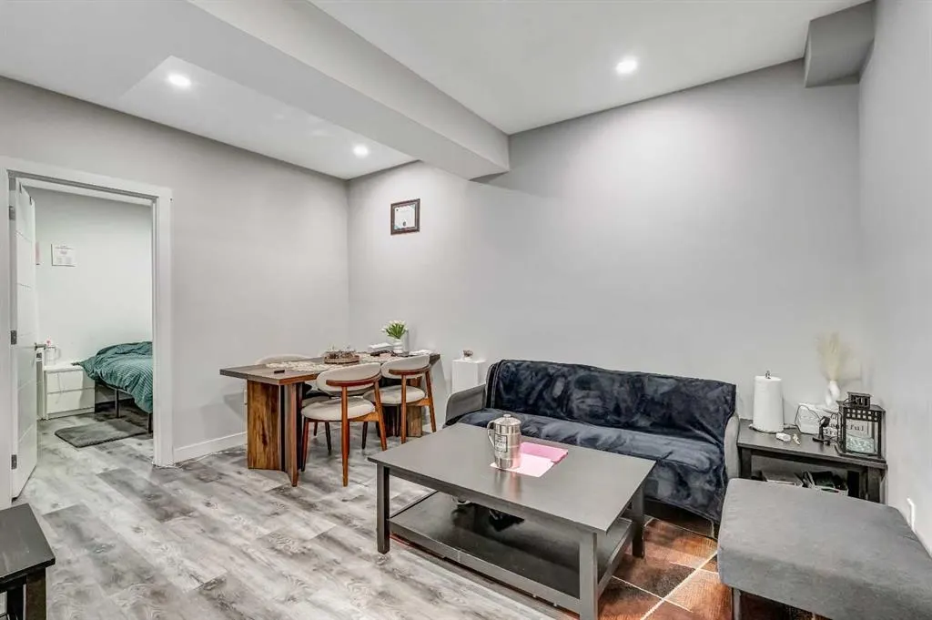 349 Corner Meadows Way NE