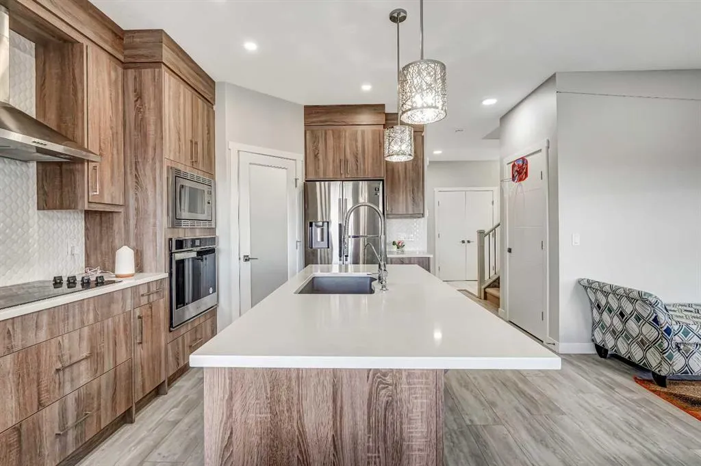 349 Corner Meadows Way NE
