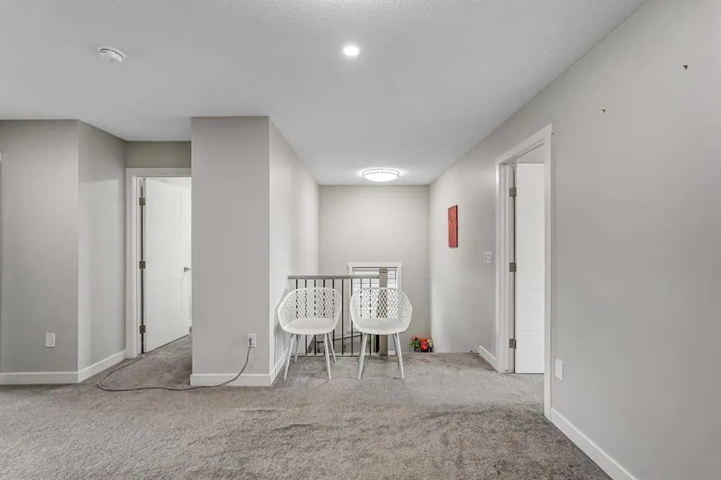 349 Corner Meadows Way NE