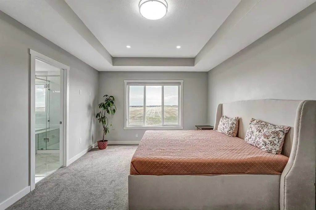 349 Corner Meadows Way NE