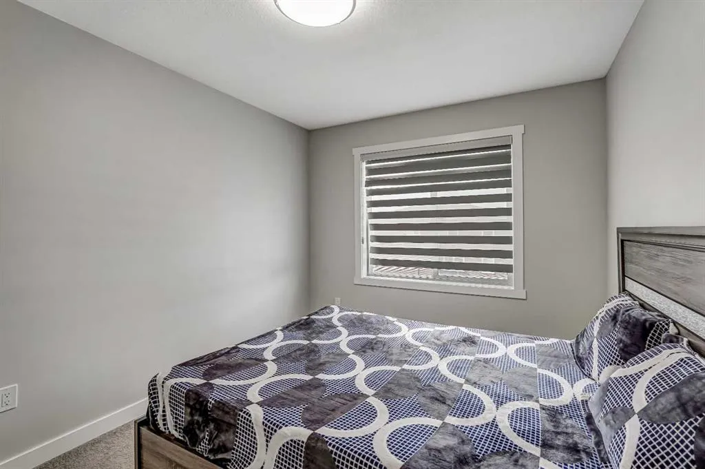 349 Corner Meadows Way NE