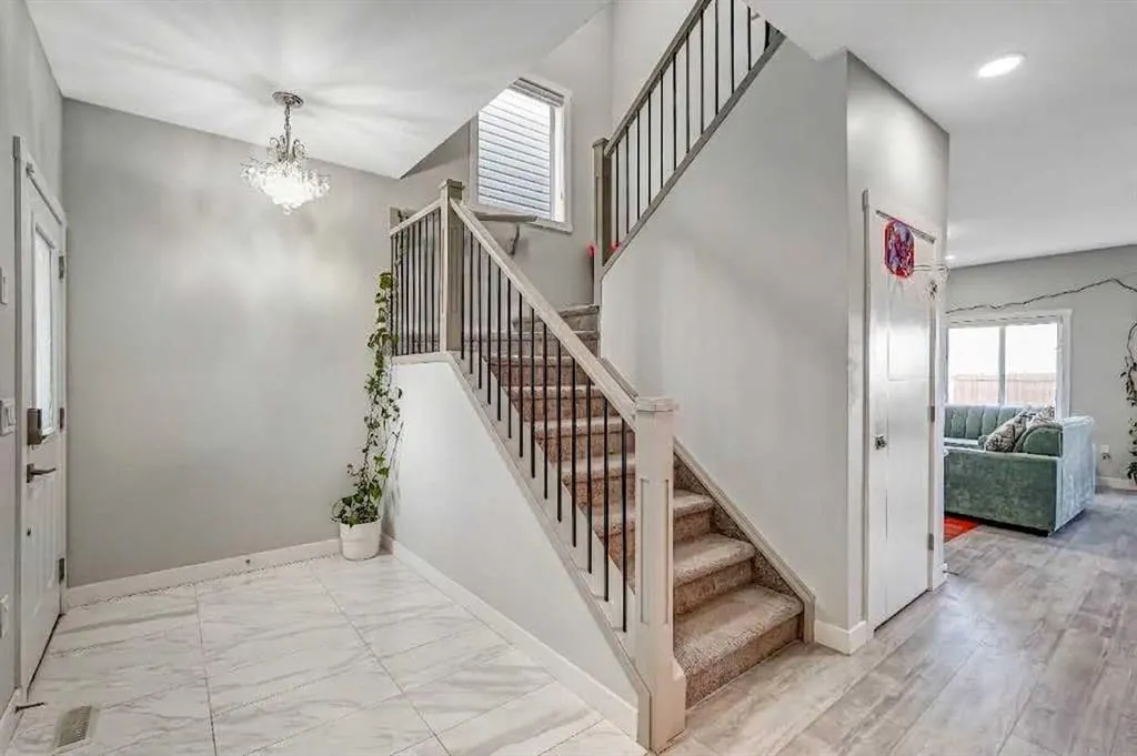 349 Corner Meadows Way NE