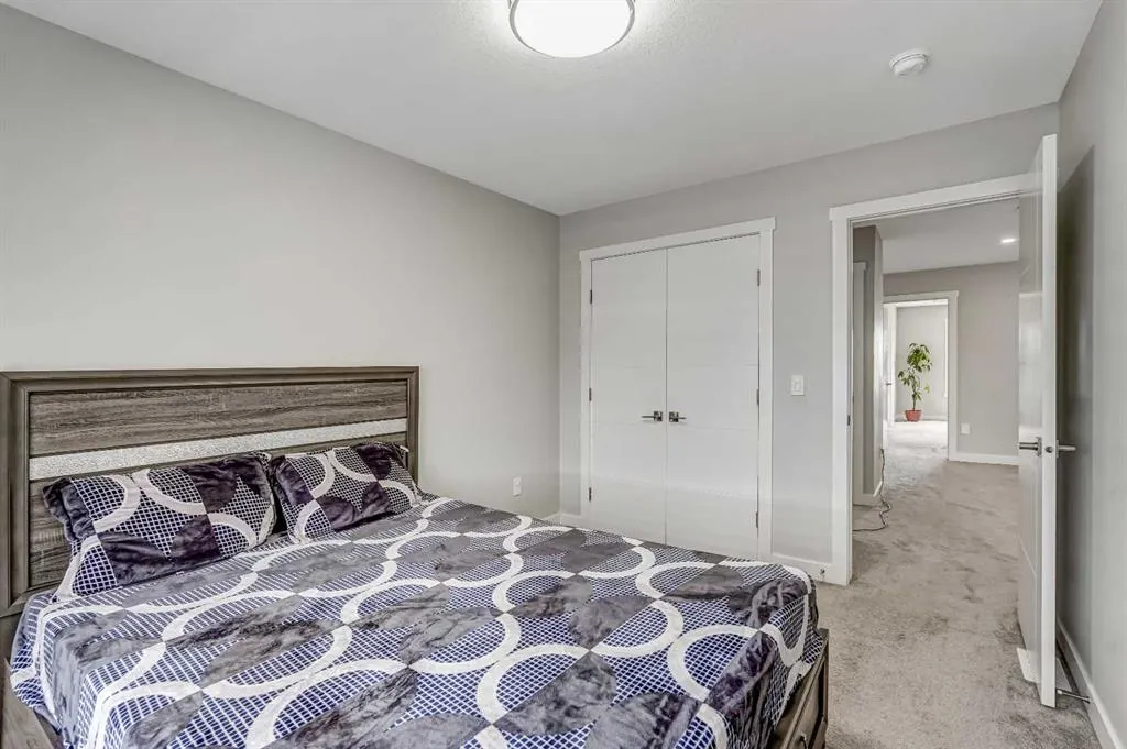349 Corner Meadows Way NE