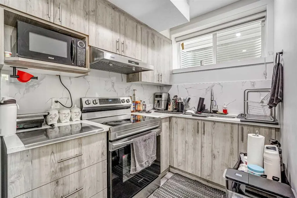 349 Corner Meadows Way NE