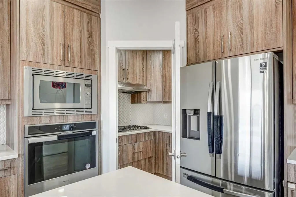349 Corner Meadows Way NE