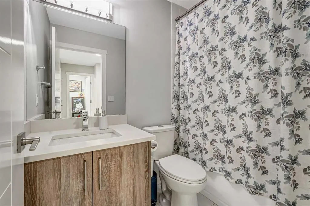 349 Corner Meadows Way NE