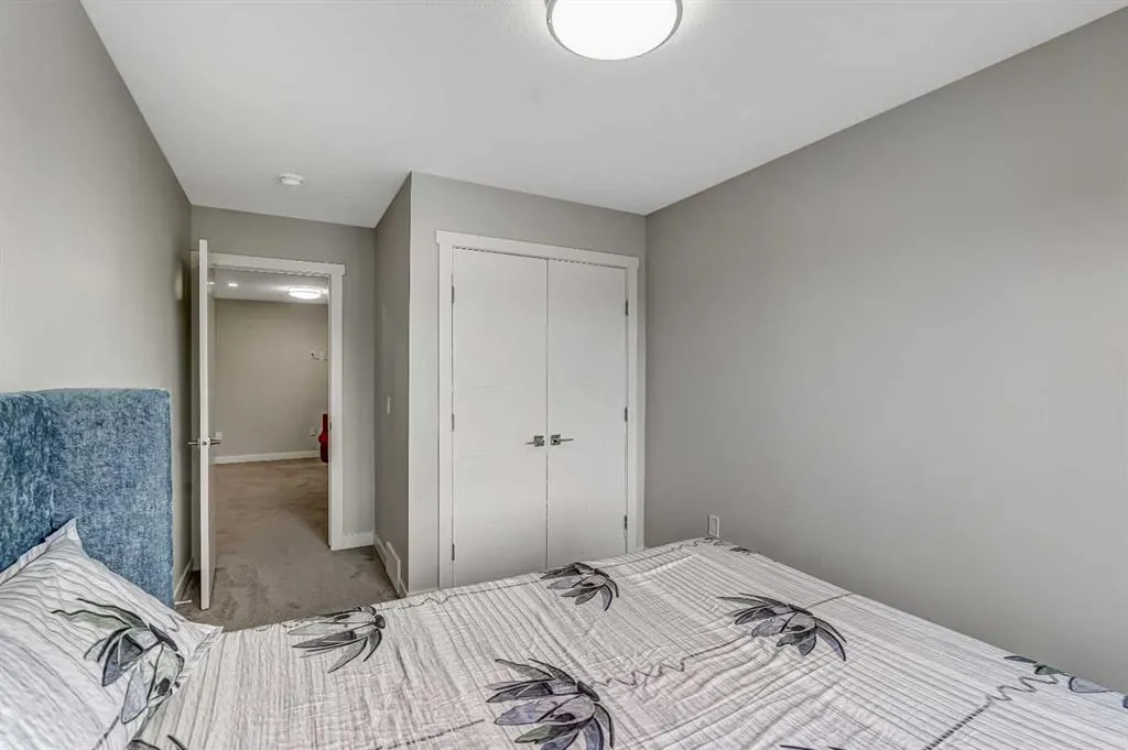 349 Corner Meadows Way NE