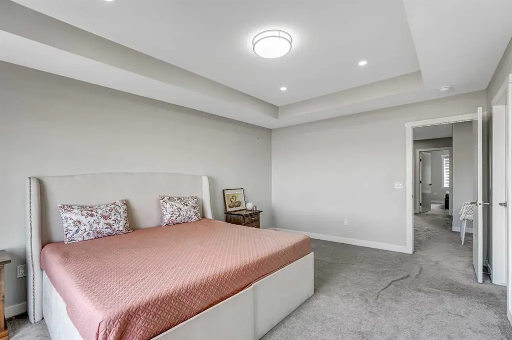 349 Corner Meadows Way NE