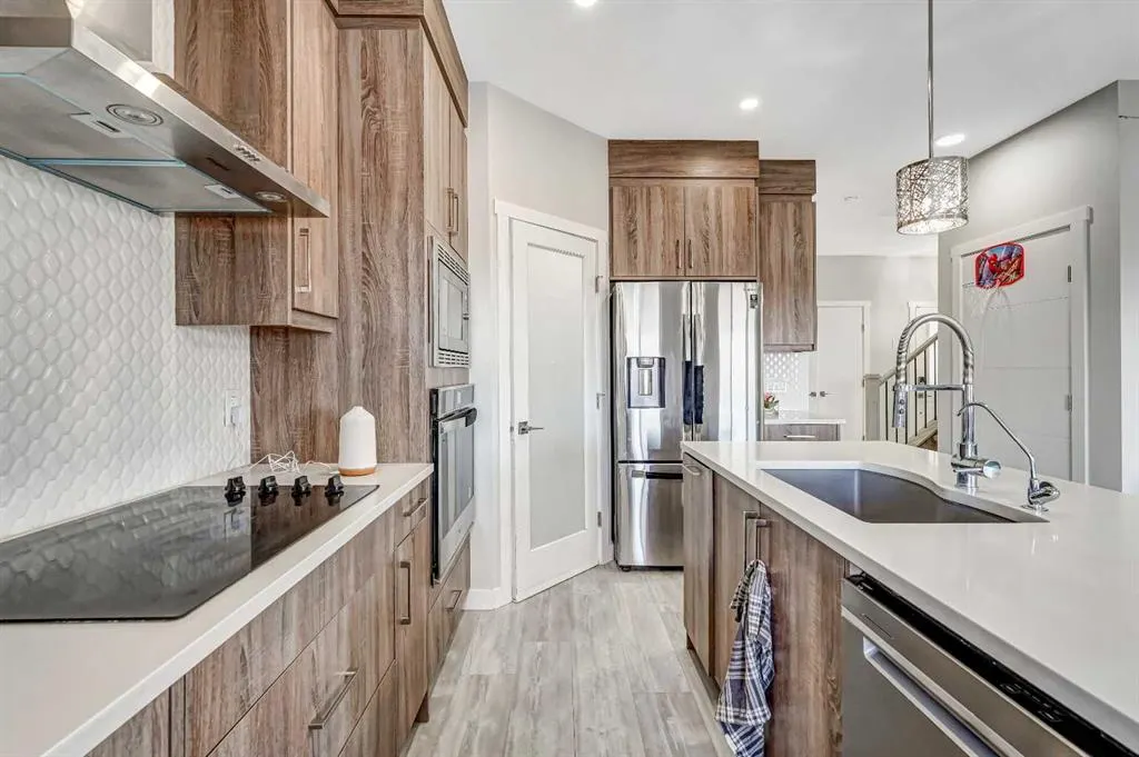 349 Corner Meadows Way NE