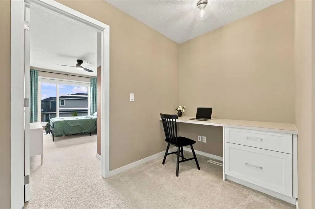 186 Cranbrook Park SE