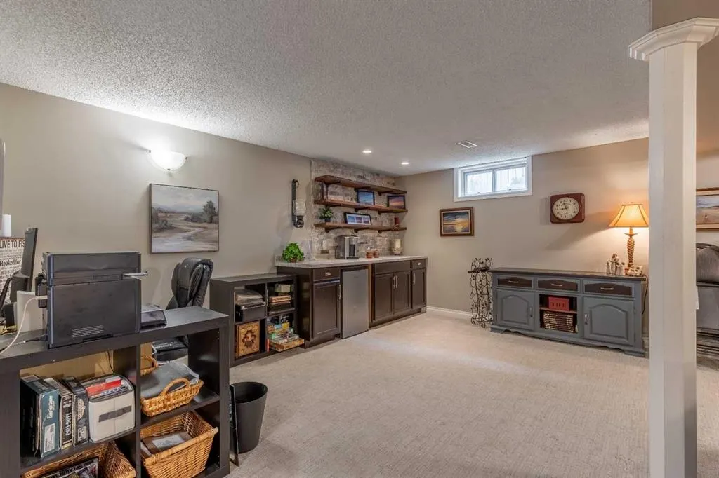 10 Seneca Place W