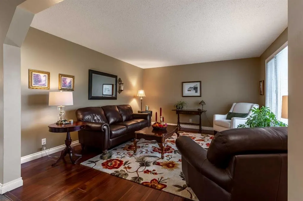 10 Seneca Place W