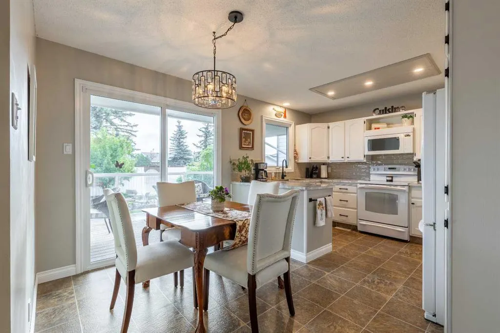 10 Seneca Place W