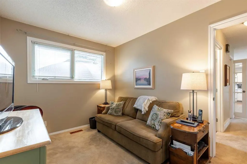 10 Seneca Place W