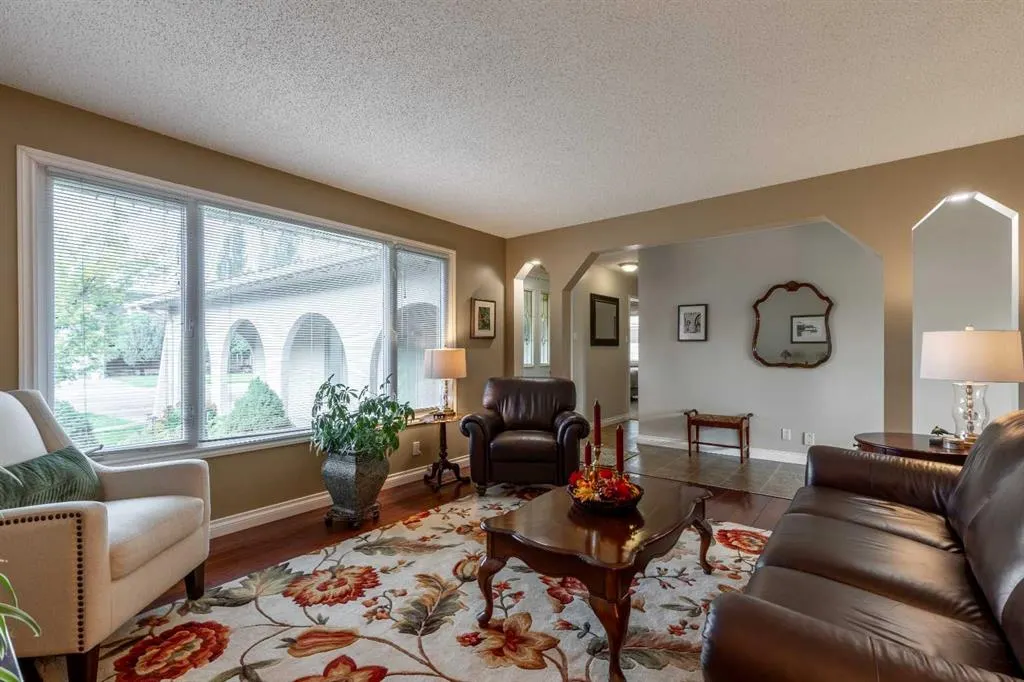 10 Seneca Place W