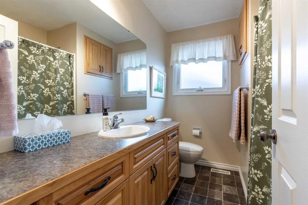 10 Seneca Place W