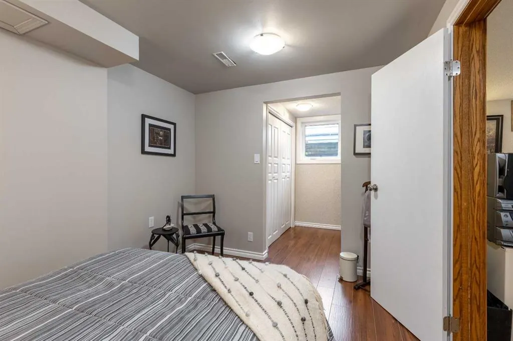 10 Seneca Place W