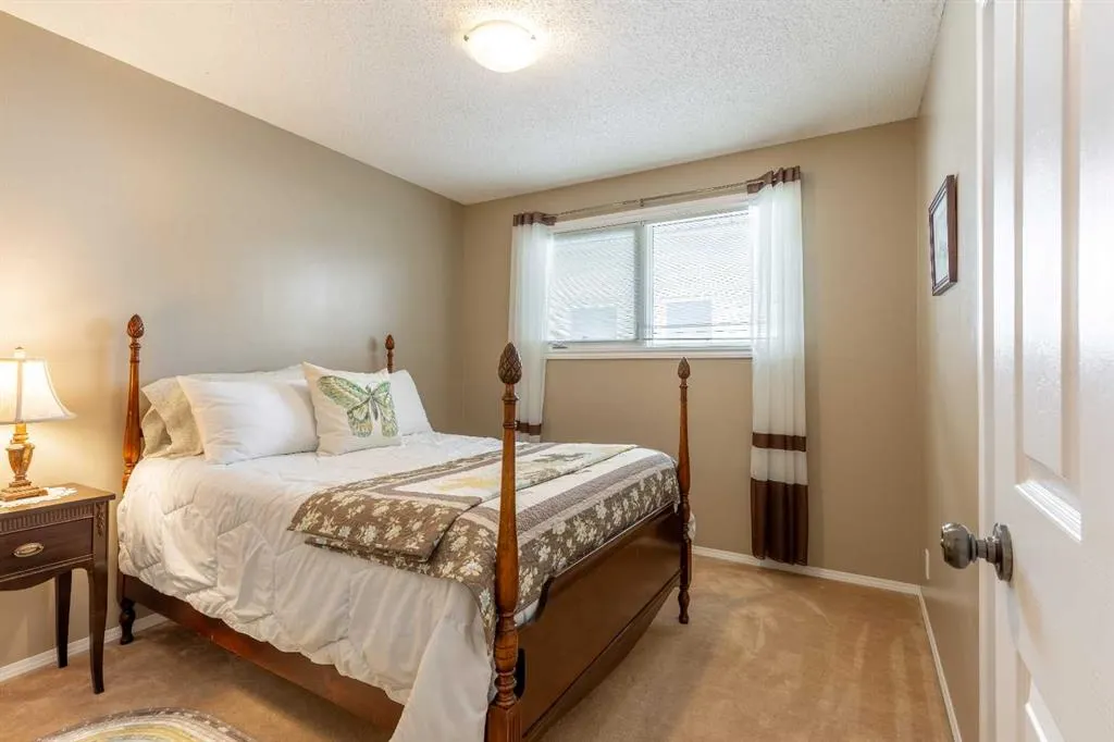 10 Seneca Place W