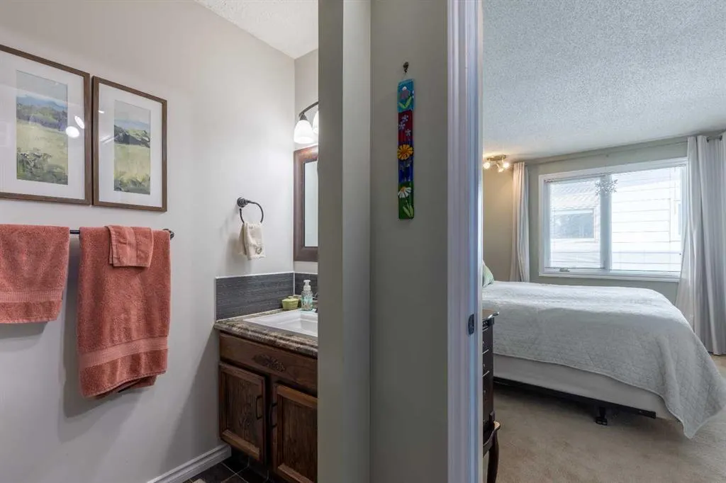 10 Seneca Place W