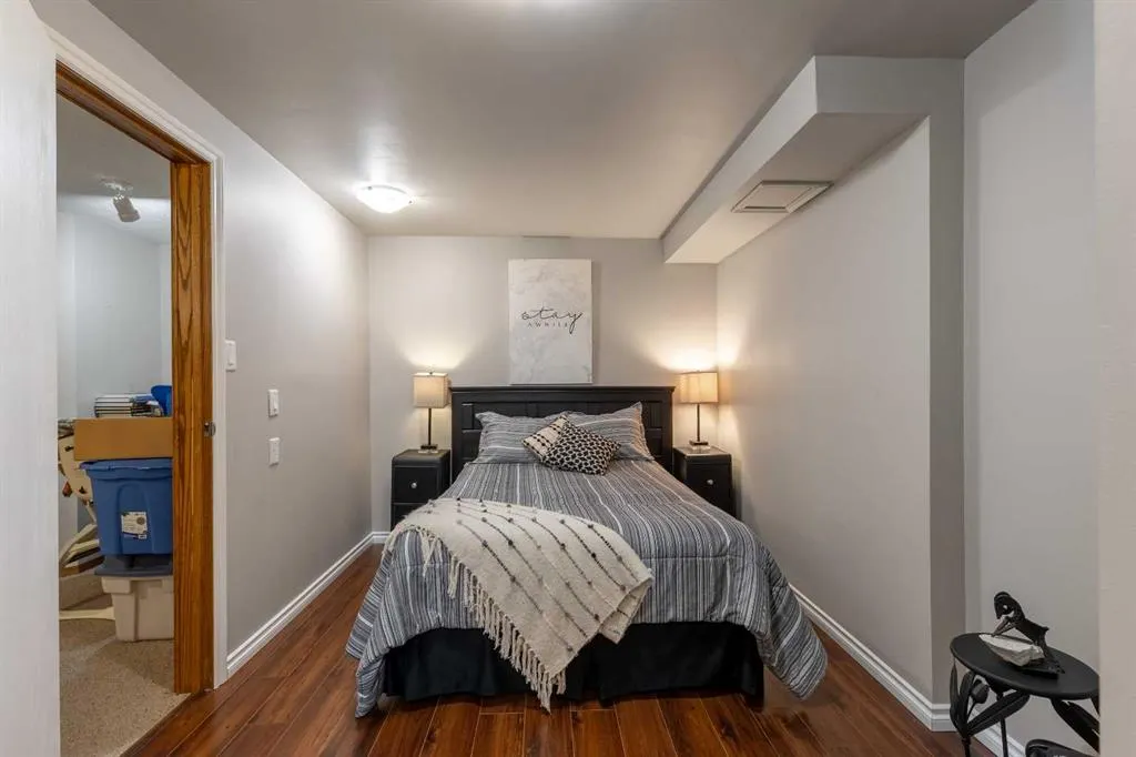 10 Seneca Place W