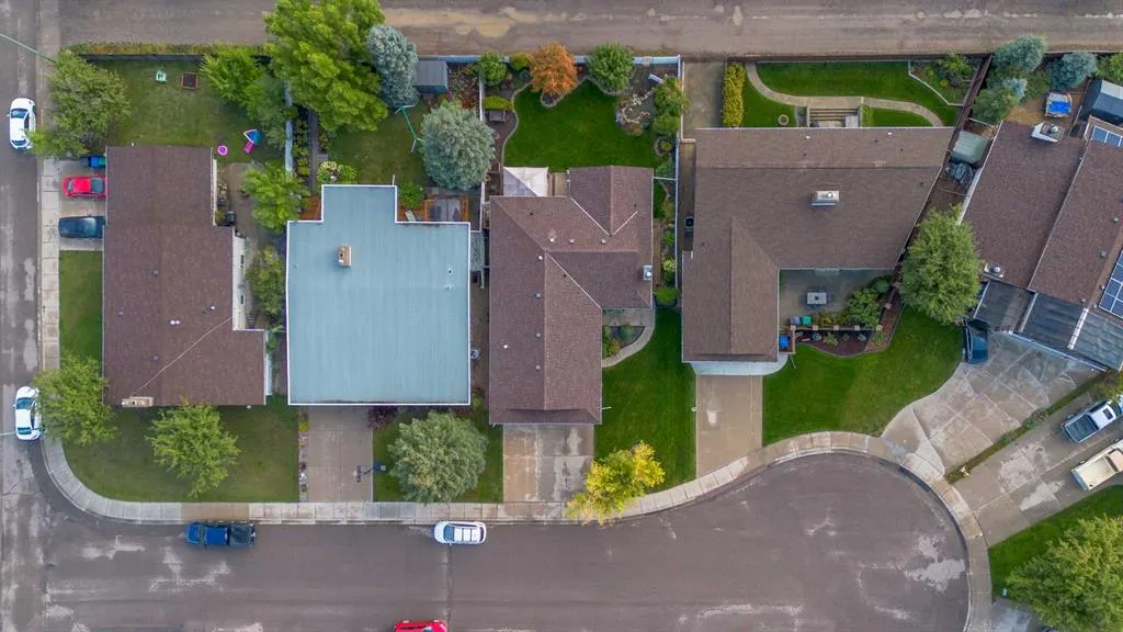 10 Seneca Place W