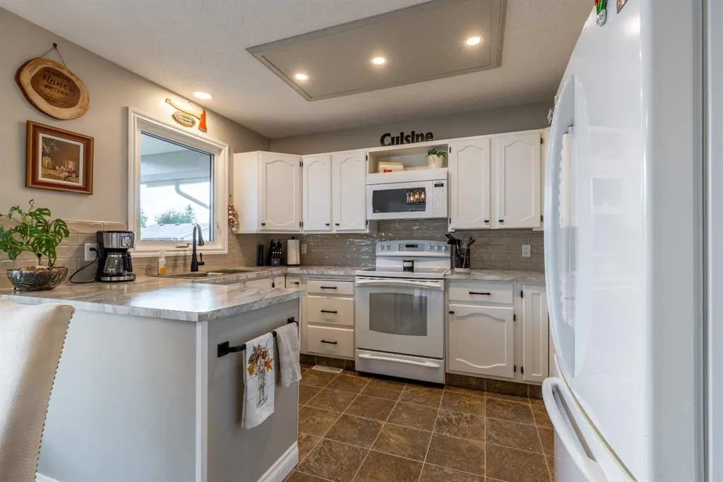 10 Seneca Place W