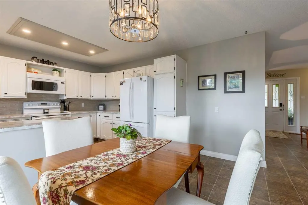 10 Seneca Place W