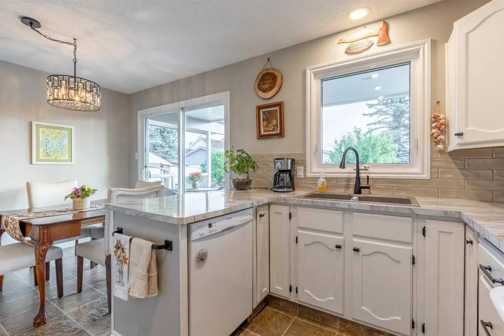 10 Seneca Place W