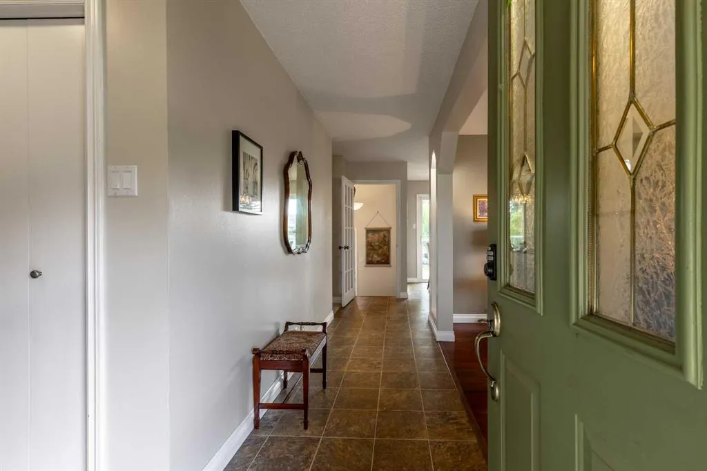 10 Seneca Place W