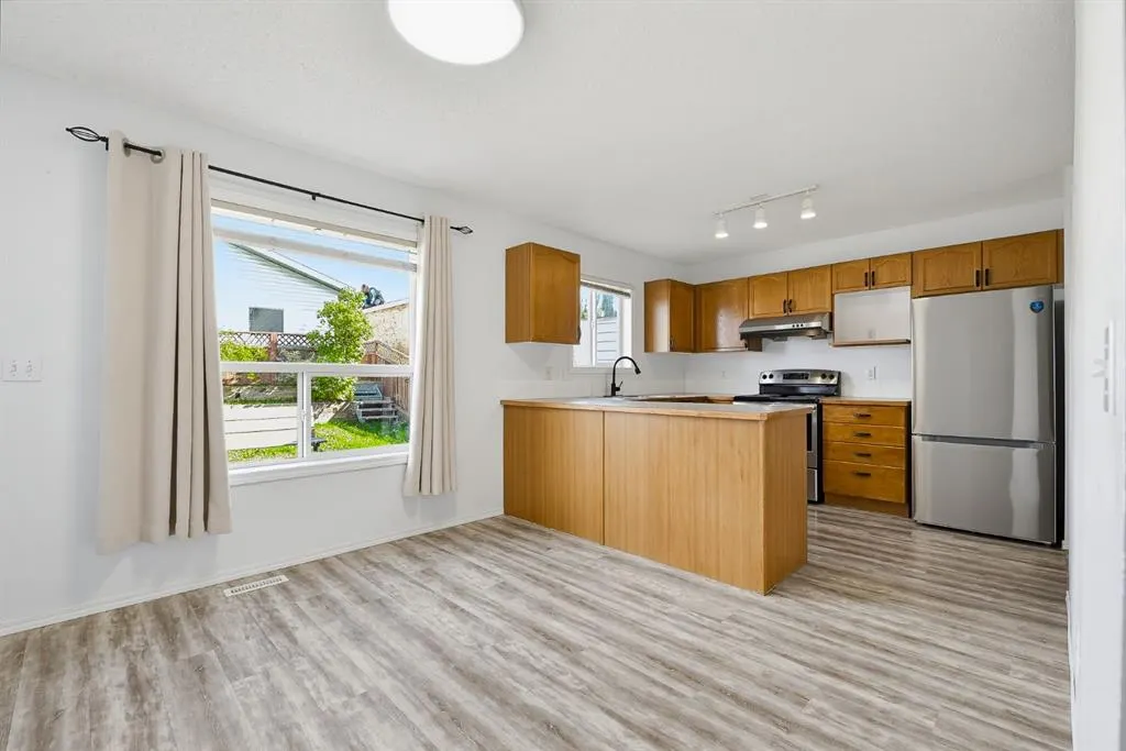 15 Coventry Link NE