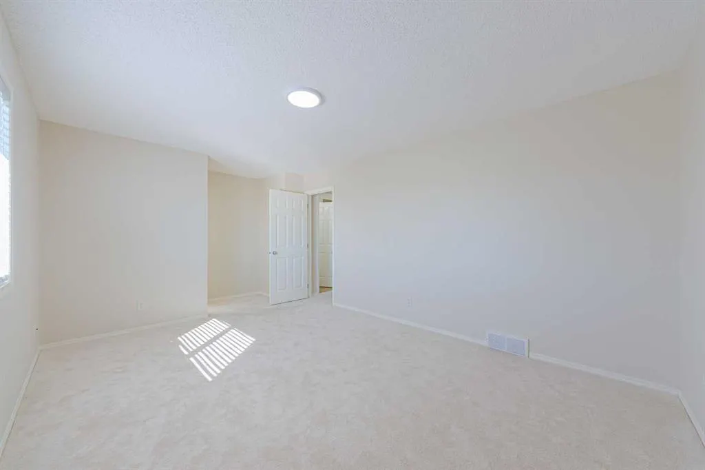 130 Somerglen Way SW