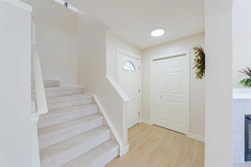 130 Somerglen Way SW
