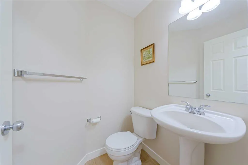 130 Somerglen Way SW