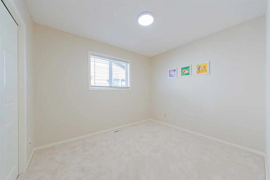 130 Somerglen Way SW