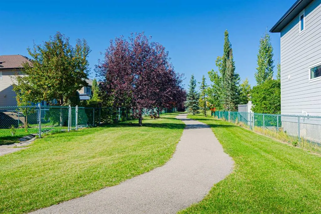 130 Somerglen Way SW