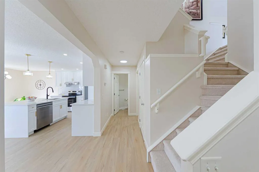 130 Somerglen Way SW