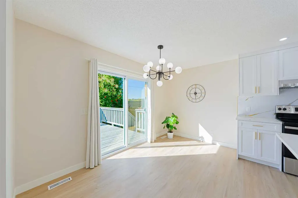 130 Somerglen Way SW