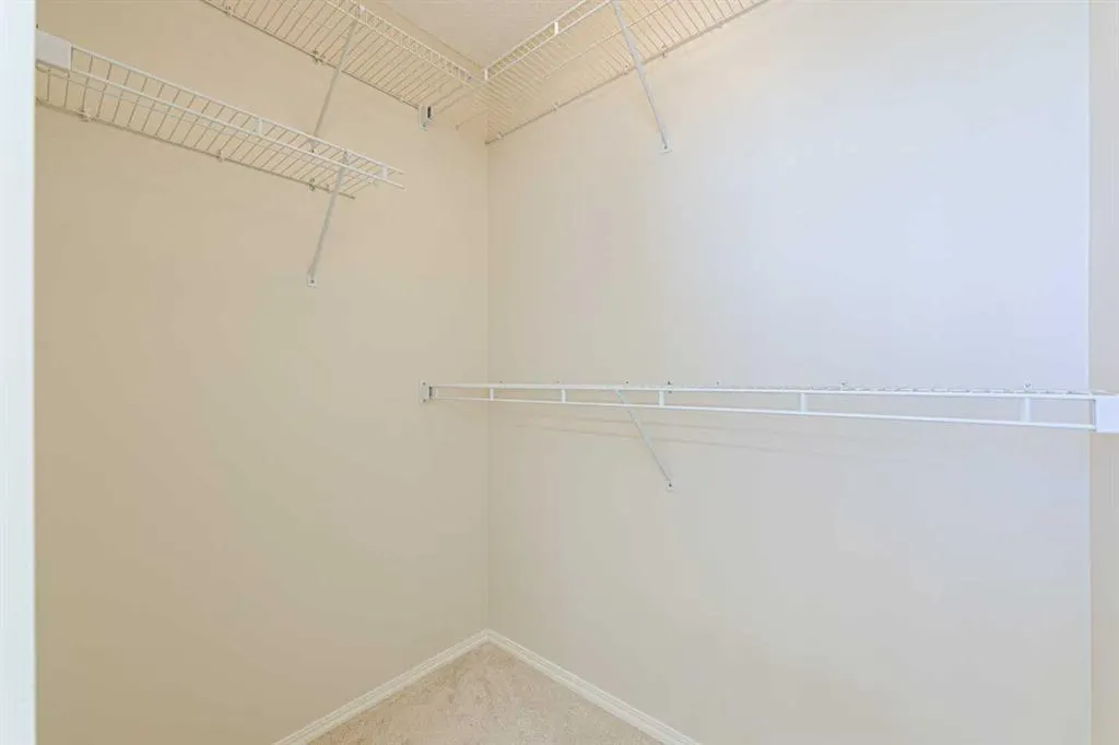 130 Somerglen Way SW