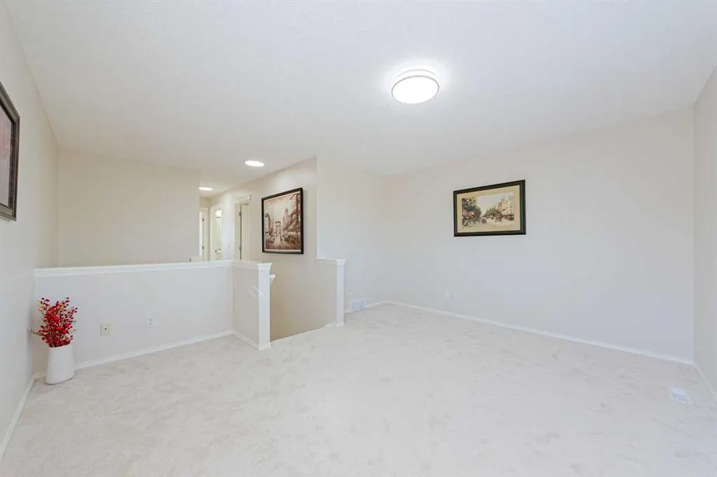 130 Somerglen Way SW