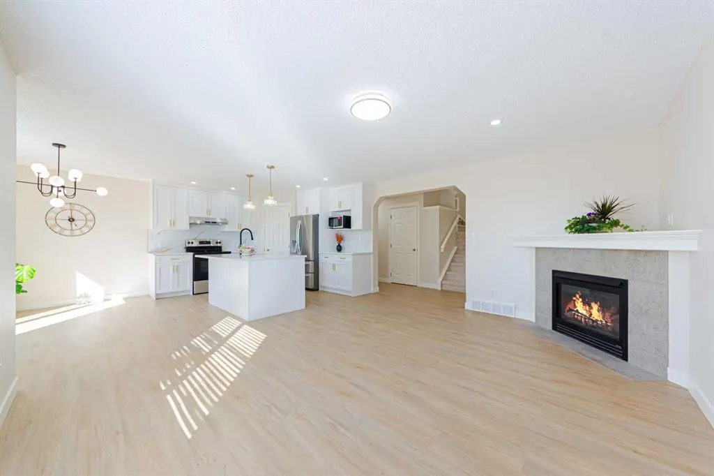 130 Somerglen Way SW