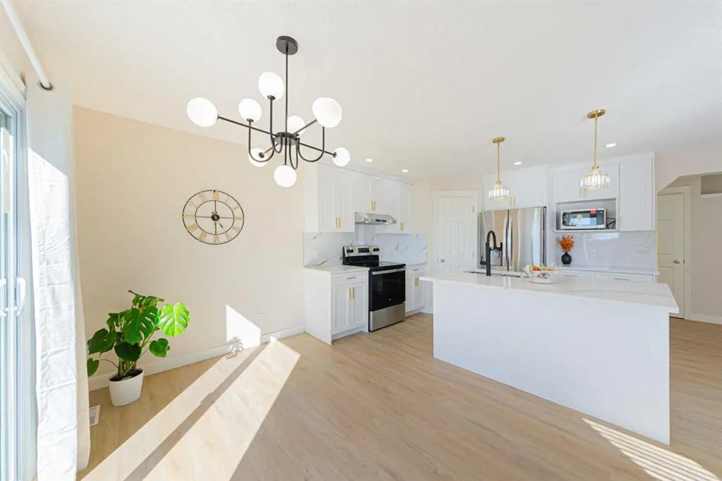 130 Somerglen Way SW