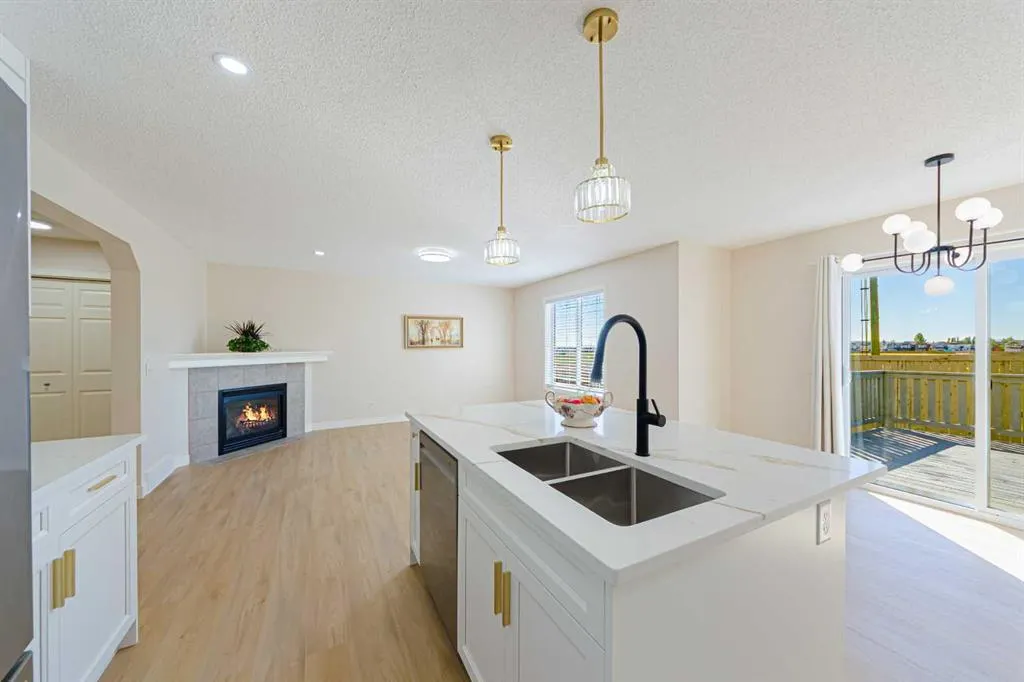 130 Somerglen Way SW