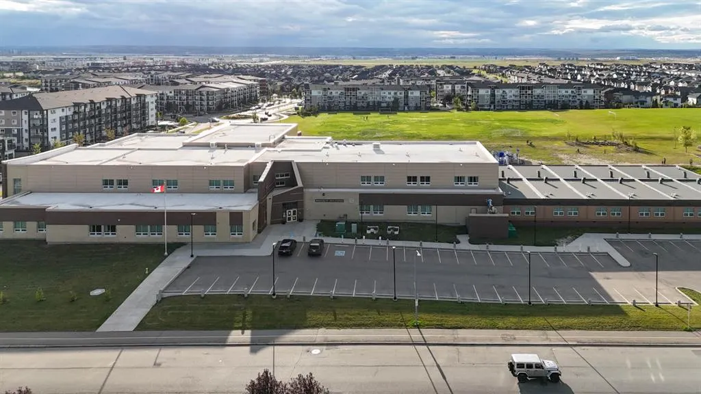 48 Skyview Point Terrace NE