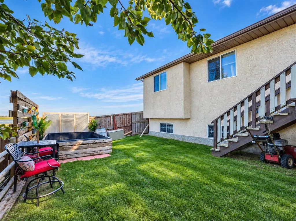106 Strathaven Bay